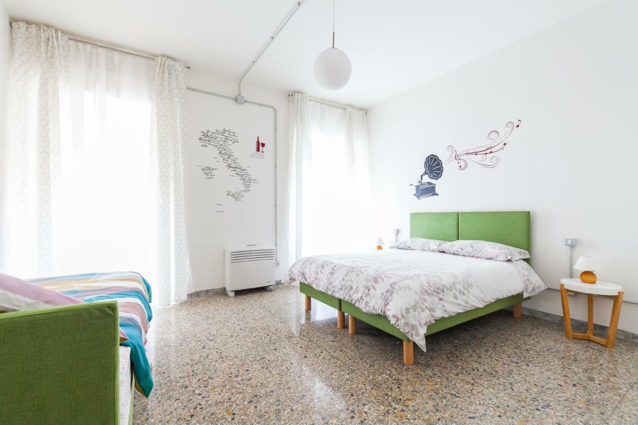 Vino E Vinili Bed & Breakfast Rome Bagian luar foto